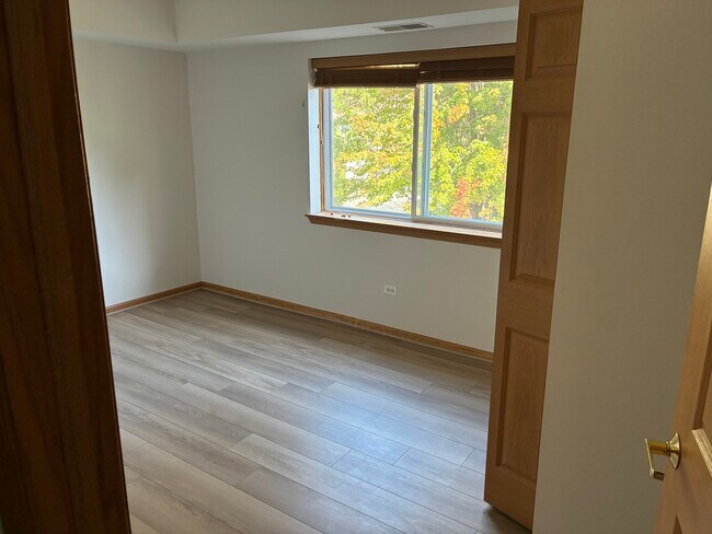 Foto del edificio - 927 Elderberry Cir