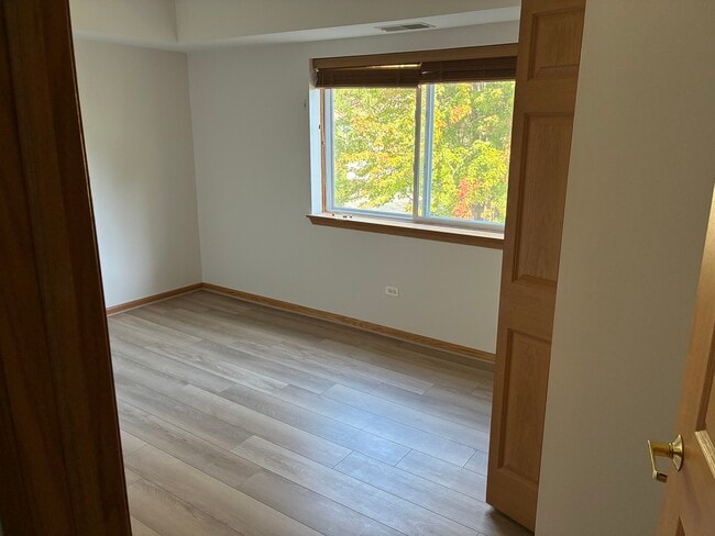Building Photo - 927 Elderberry Cir