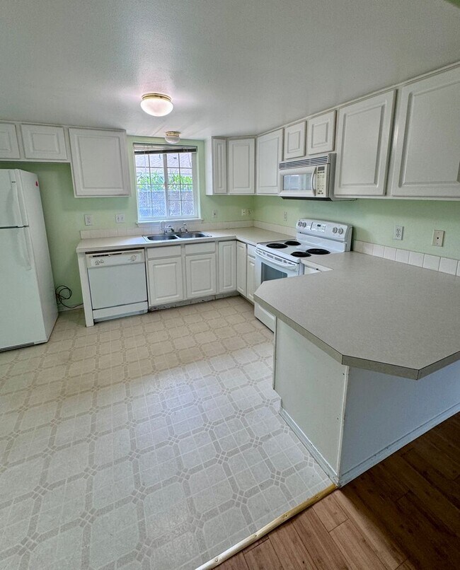 Building Photo - 3 Bedroom Move-in Ready! In Union Gap!