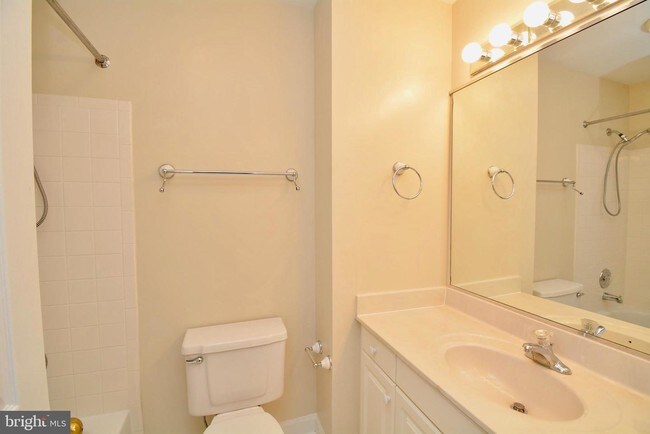 Building Photo - 6327 Barcroft Mews Dr