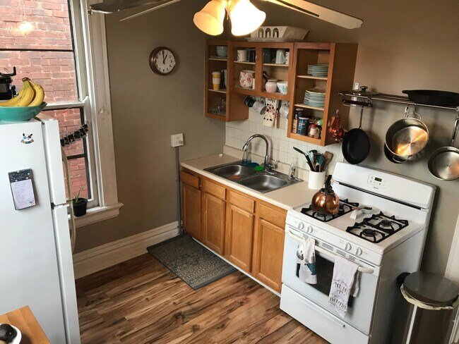 Foto del edificio - 401 E 5th St