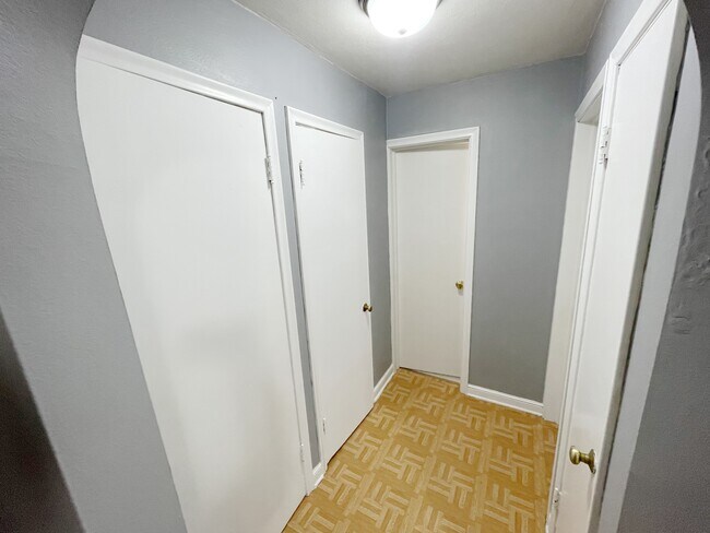 Building Photo - 1430 Minnehaha Ave