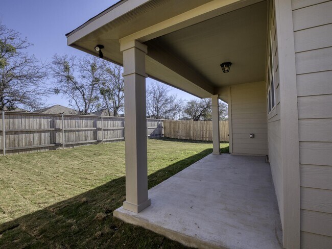 Building Photo - 623 Fallbrook Dr