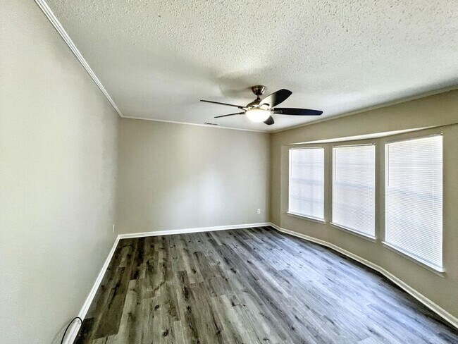 Foto del edificio - 5935 Shane Cir