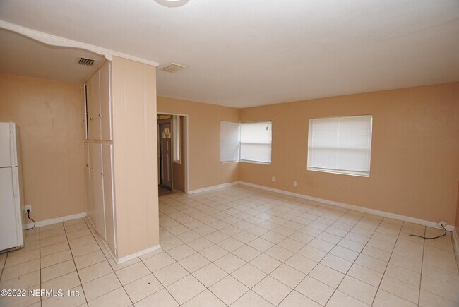 Building Photo - 5436 River Forest Dr