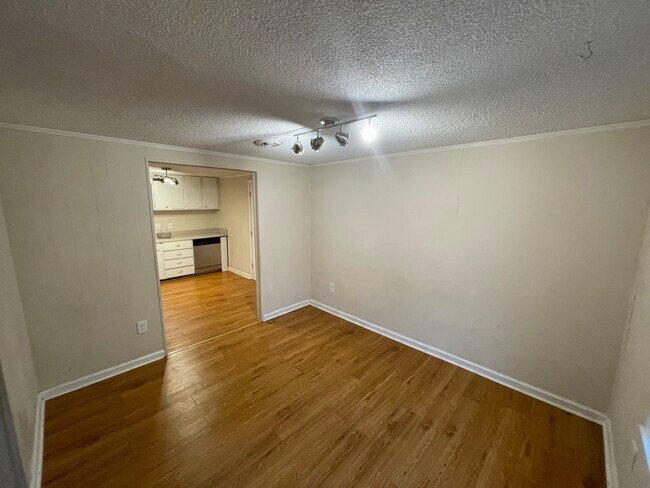 Foto del edificio - 1001 Moreland Dr