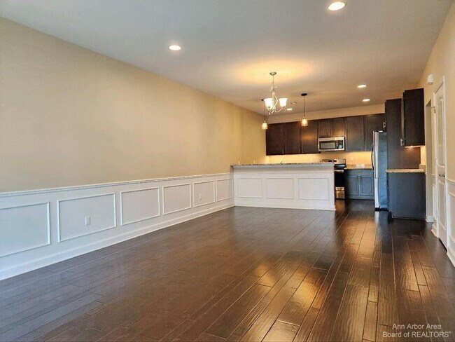 Foto del edificio - 5643 Arbor Chase Dr