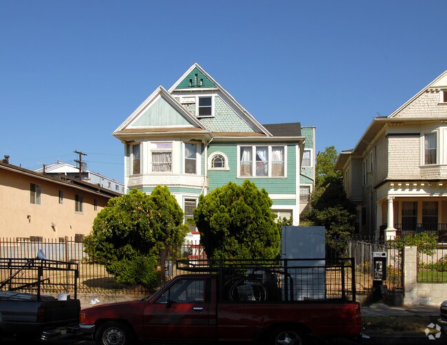 Building Photo - 819 Beacon Ave