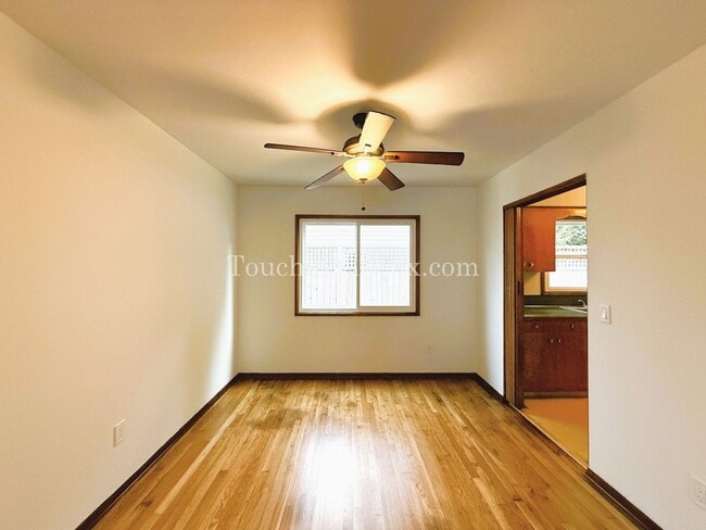 Building Photo - Charming 3-Bedroom Gem with Hardwood Floor...