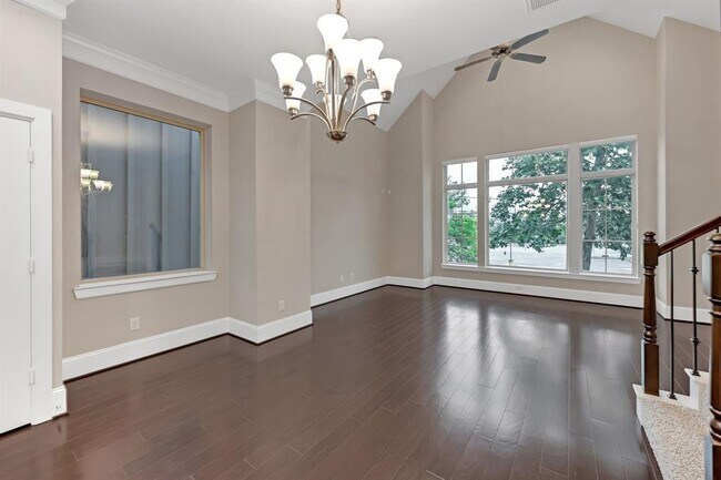 Building Photo - 1812 Dennis St