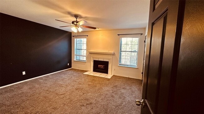 Building Photo - 8750 Park Ln
