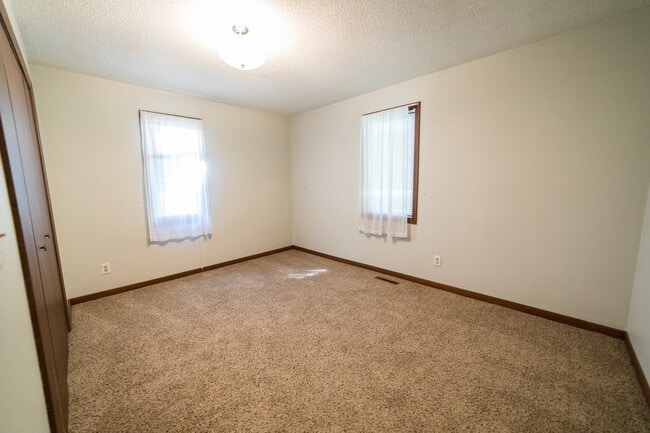 Foto del edificio - FOR RENT: 3 Bedroom House - Acreage