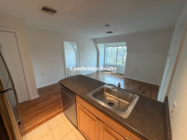 Building Photo - 370 Jamaicaway