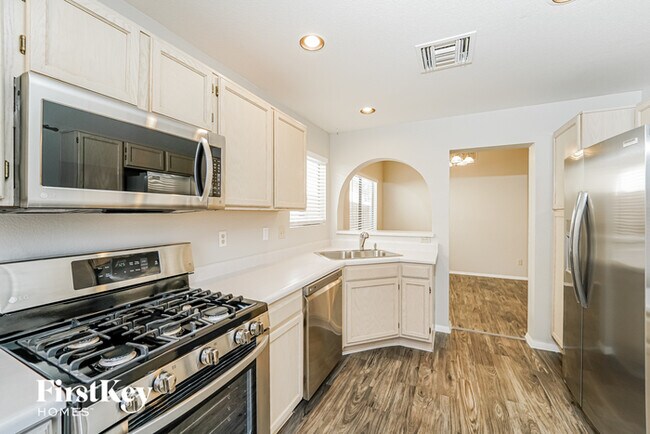 Building Photo - 716 W Mountain Ridge Dr