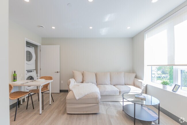 2 chambres, 1 salle de bain - 638 pi2 - Salon - Six Nine Nine Niagara