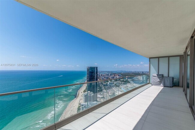 Foto del edificio - 18975 Collins Ave
