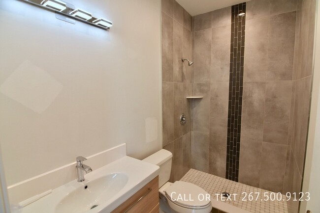 Foto del edificio - Awesome two bedroom with W/D !! Schedule y...