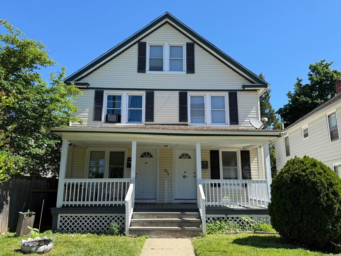 Primary Photo - 16 1/2 W Main St