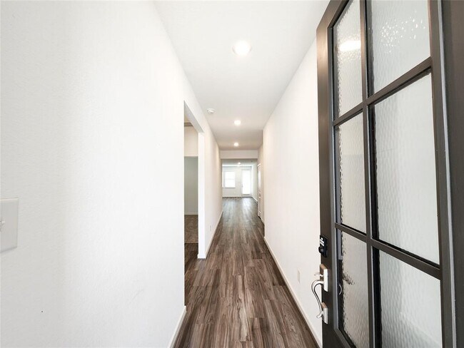 Building Photo - 7230 Greenbriar Bnd Ct