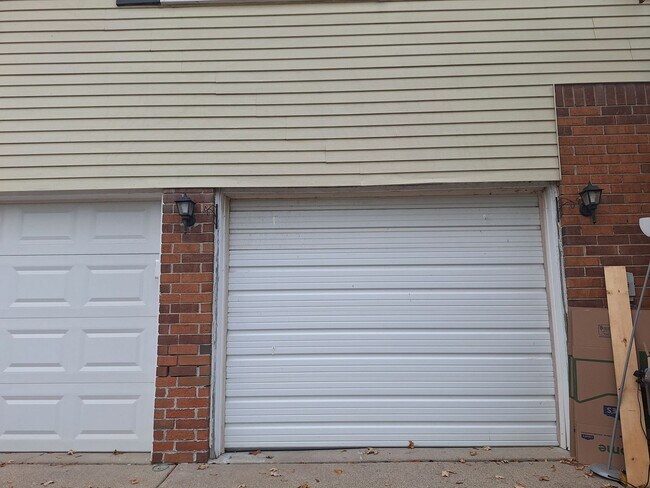Building Photo - Charming Chesterfield Townhouse