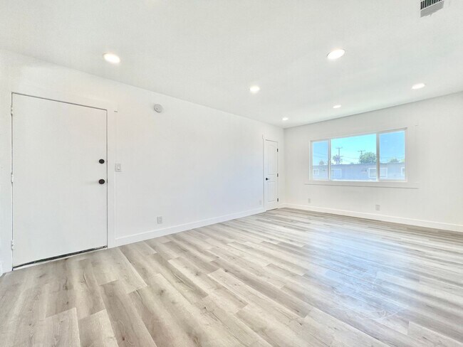 Foto del edificio - 7305 Variel Avenue