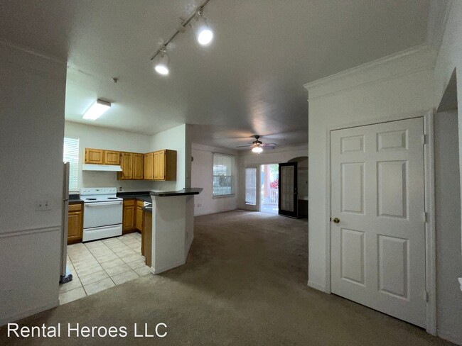 Building Photo - 3 br, 2 bath House - 3307 Greenwich Villag...