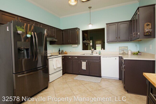 Building Photo - 3 br, 2 bath House - 221 Karen Ct