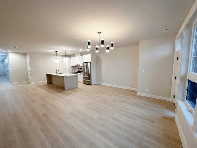 Building Photo - 4315 S Indiana Ave