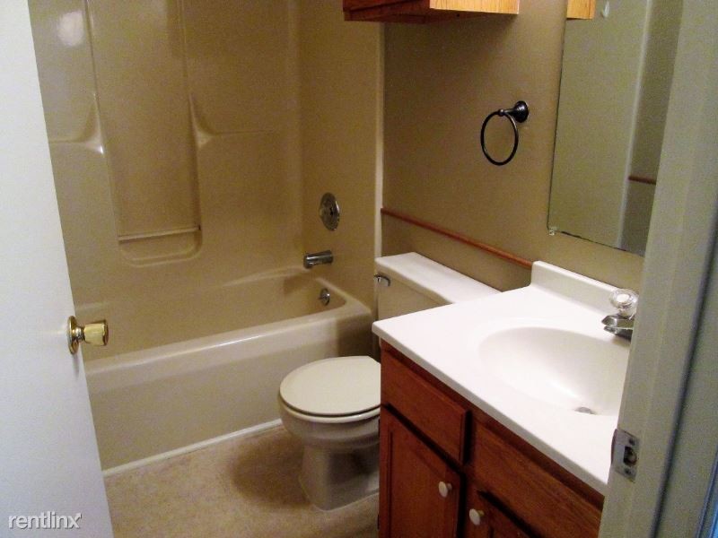 Building Photo - 2 br, 1.5 bath Townhome - 967 Orchard Dr