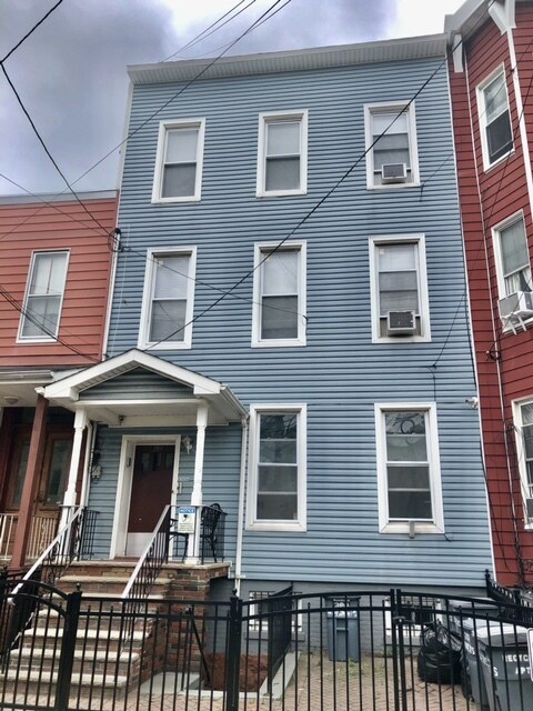 Foto del edificio - 203 Bowers St