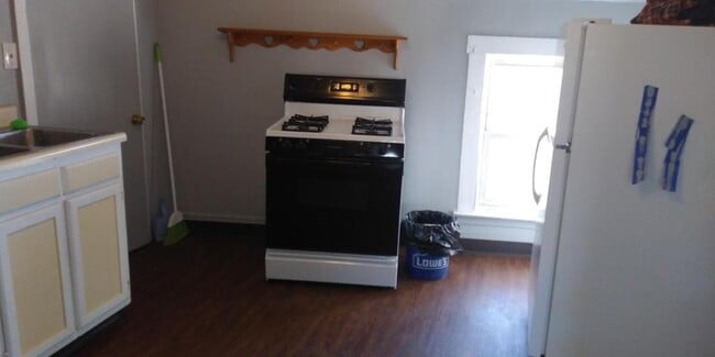 Building Photo - 6909 Denison Ave