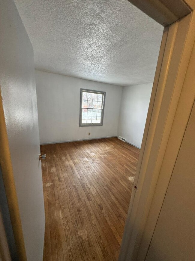 Building Photo - 32-46 Manor Drive - 44