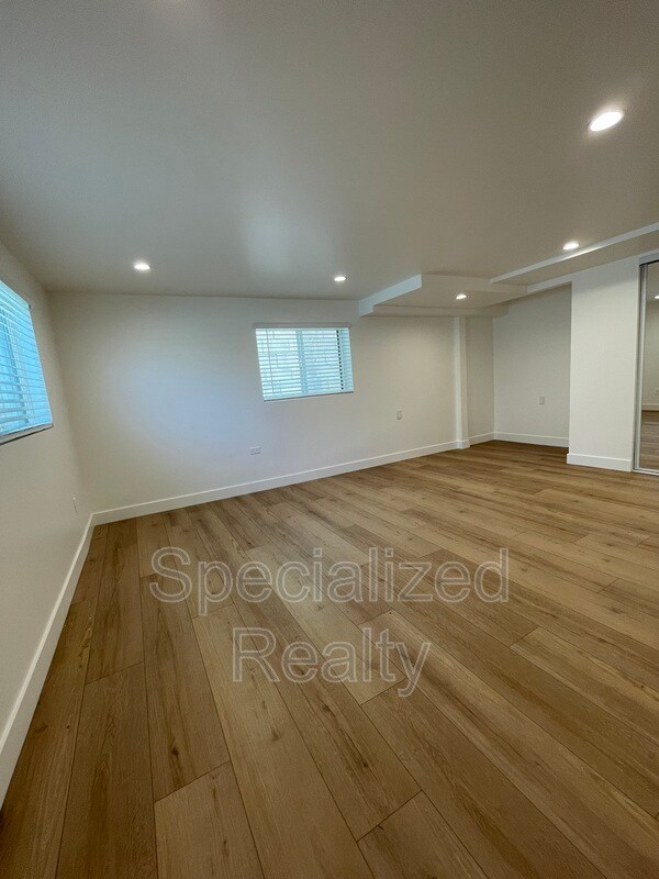 Foto del edificio - 1135 Scofield Dr