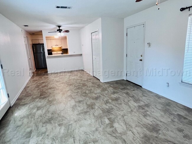 Foto del edificio - Charming 2 bedroom 1-bathroom Duplex unit ...