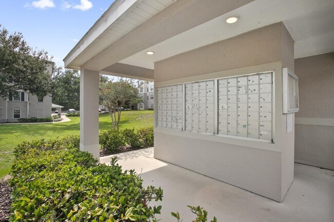 Building Photo - Silver Pointe at Leesburg