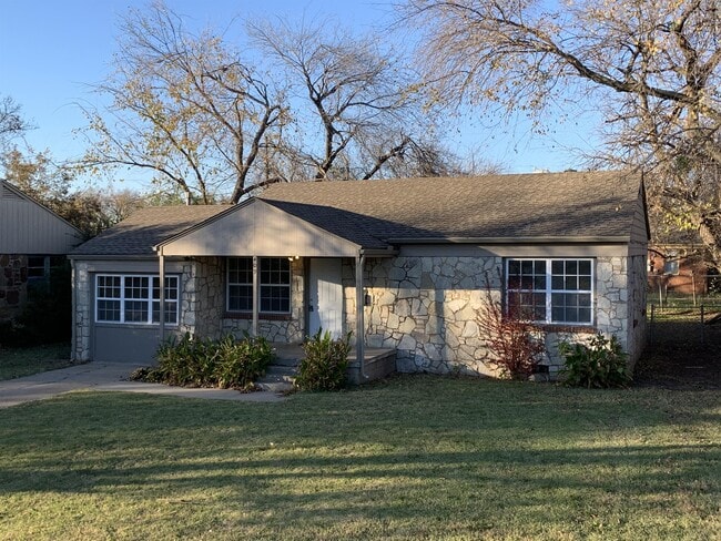 Photo - 409 W Himes St House