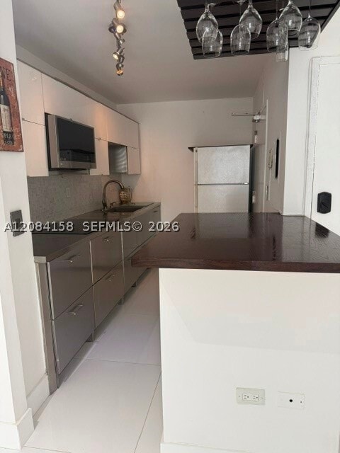 Building Photo - 5555 Collins Ave