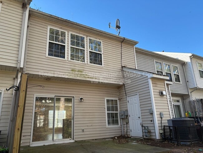 Foto del edificio - 504 Canyon Lake Cir