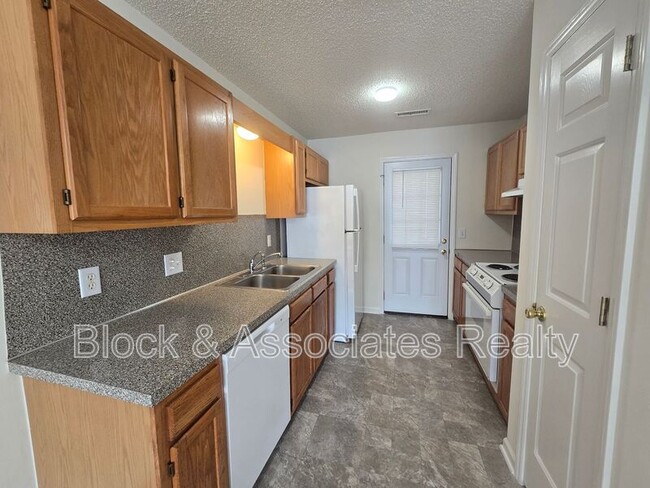 Building Photo - 308 Westbrook Ct