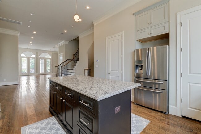 Building Photo - 6706 Morningside Dr