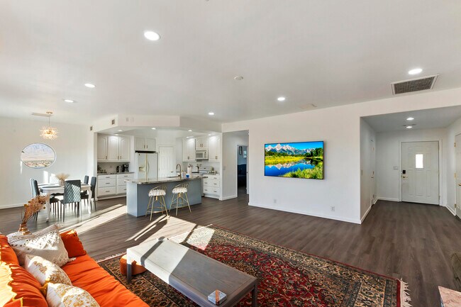 Building Photo - 66900 Mission Lakes Blvd