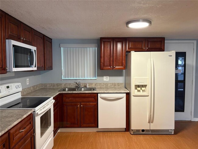 Building Photo - 10317 Lazy Lake Dr