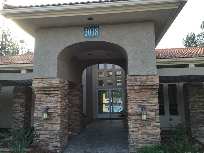 Foto del edificio - Magnificent 1 Bedroom Condo in Triana in C...