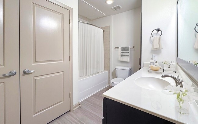 Building Photo - 206 McGowen St