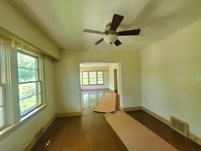 Building Photo - 3417 N Kostner Ave