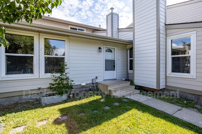 Photo du bâtiment - 7032 Mill Woods Rd S