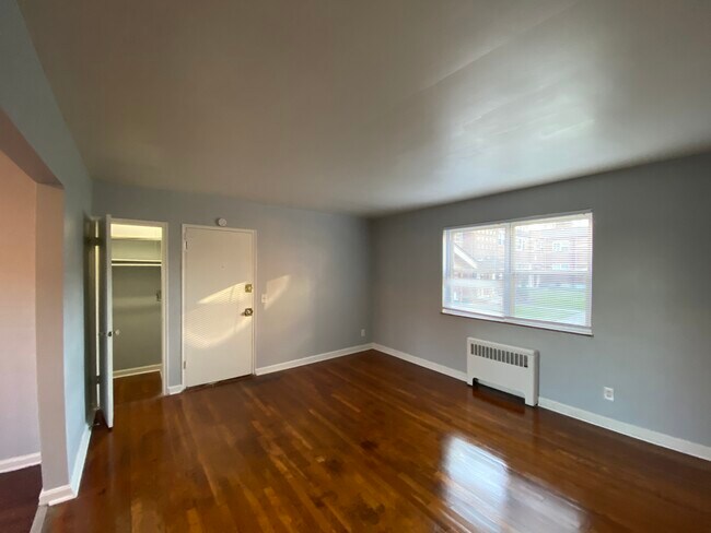 Building Photo - 1607 Asmann Ave