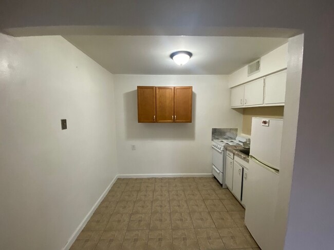 Building Photo - 2530 Telegraph Rd