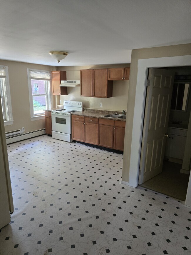 19 Hildreth St Unit Blue House, Winchester, NH 03470 Room for Rent in