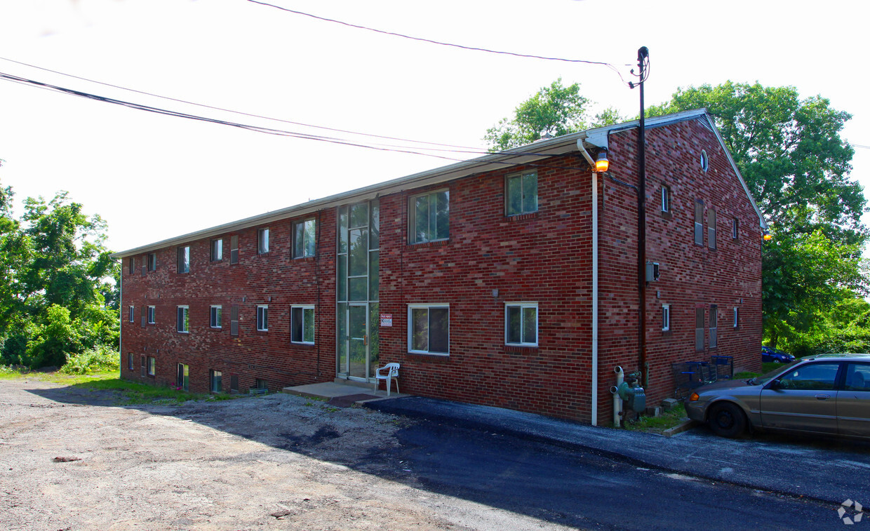 Building Photo - Highwood Apartments